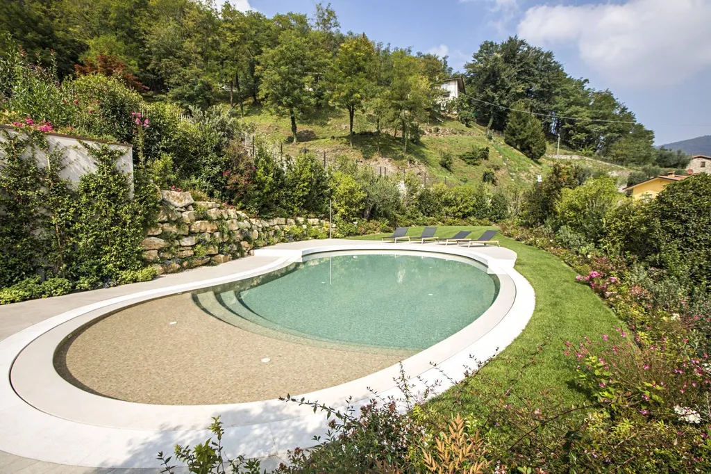 UNE PISCINE EN TRAVERTIN - MOSAÏQUE TRAVERTINO