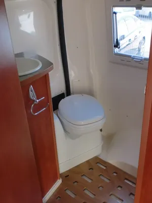 FOURGON AVEC SALLE DE BAIN