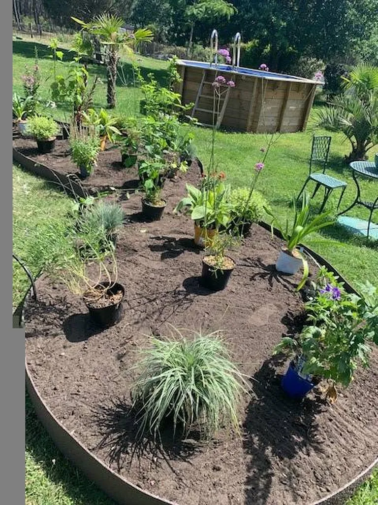 Réalisation d’un massif végétal esthétique dans votre jardin situé dans les Landes