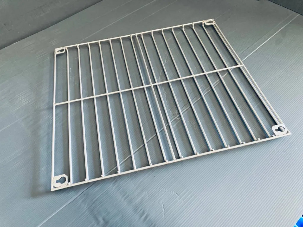 Fabrication de plateaux inox pour collectivités, implantée dans le Rhône et en France