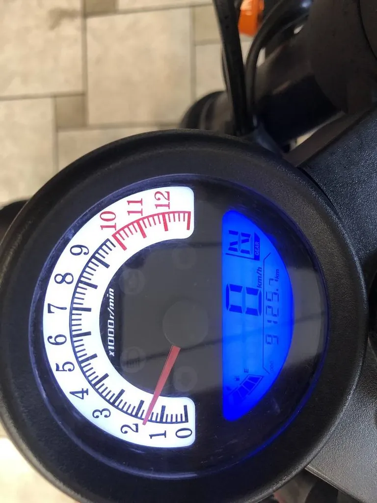 MOTO OCCASION ARCHIVE 125cc CAFE RACER SIX FOURS LES PLAGES