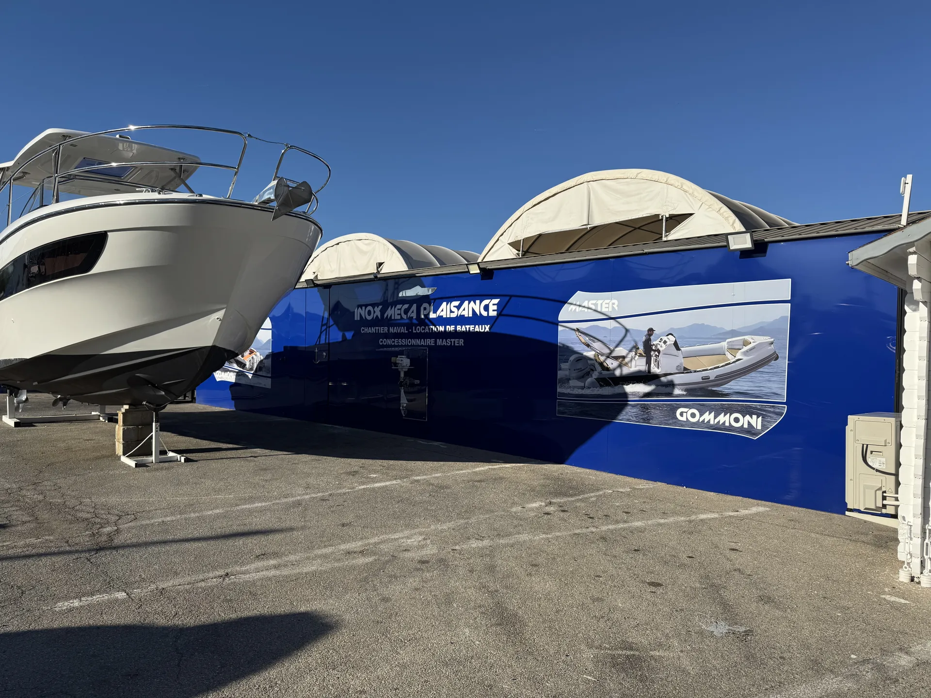 INOX MECA PLAISANCE est une entreprise spécialisée dans la vente, l’entretien et la réparation de bateaux à moteurs hors-bord, située à Hyères, au cœur du Var.