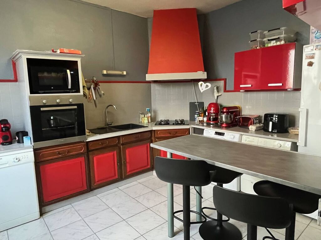 A vendre, maison en bon état général, située au Trait à proximité des commerces