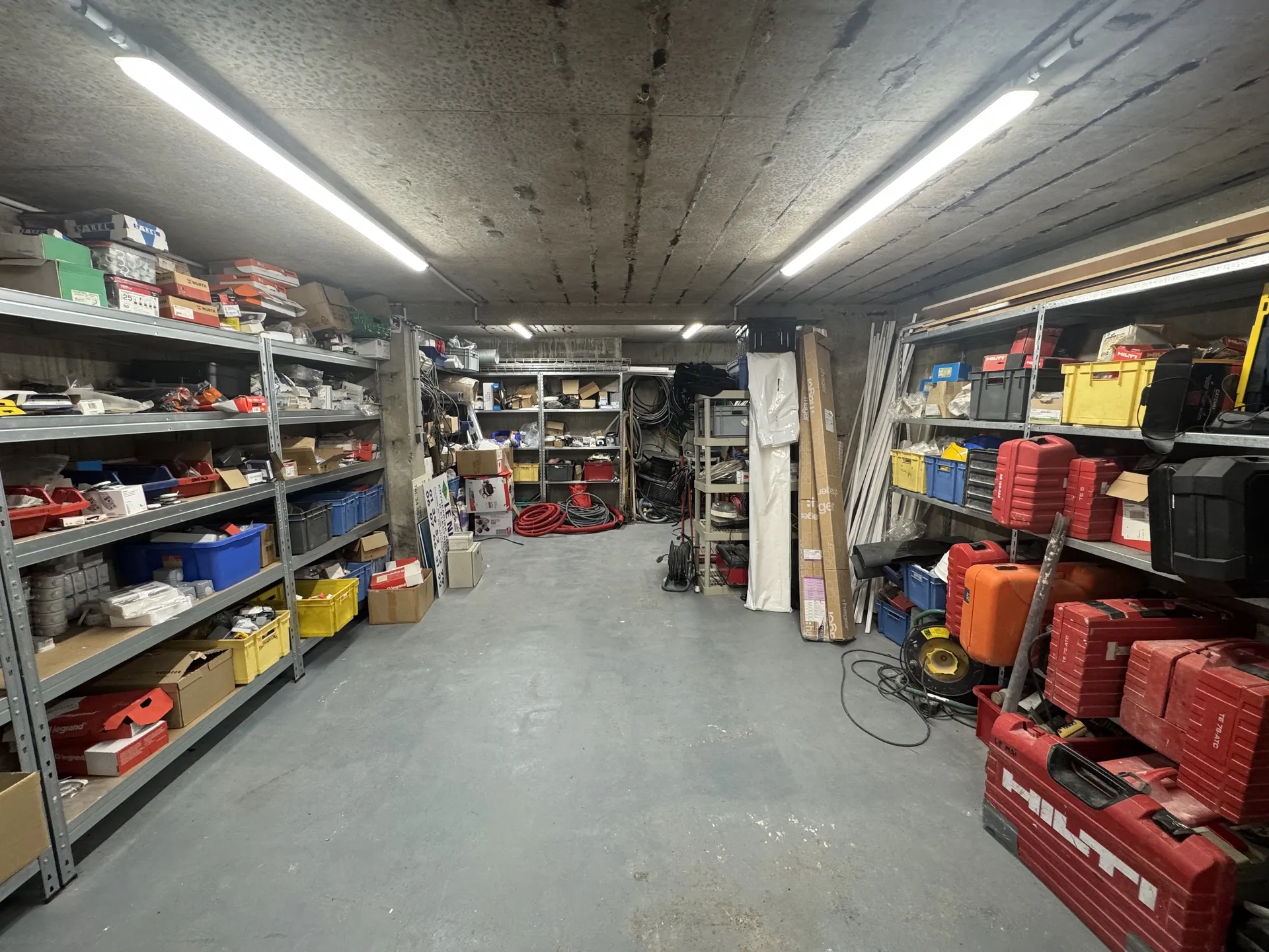 En exclusivité pour une profession libérale à Saint-Germain-en-Laye vente d'un Local professionnel avec une reserve en accès direct