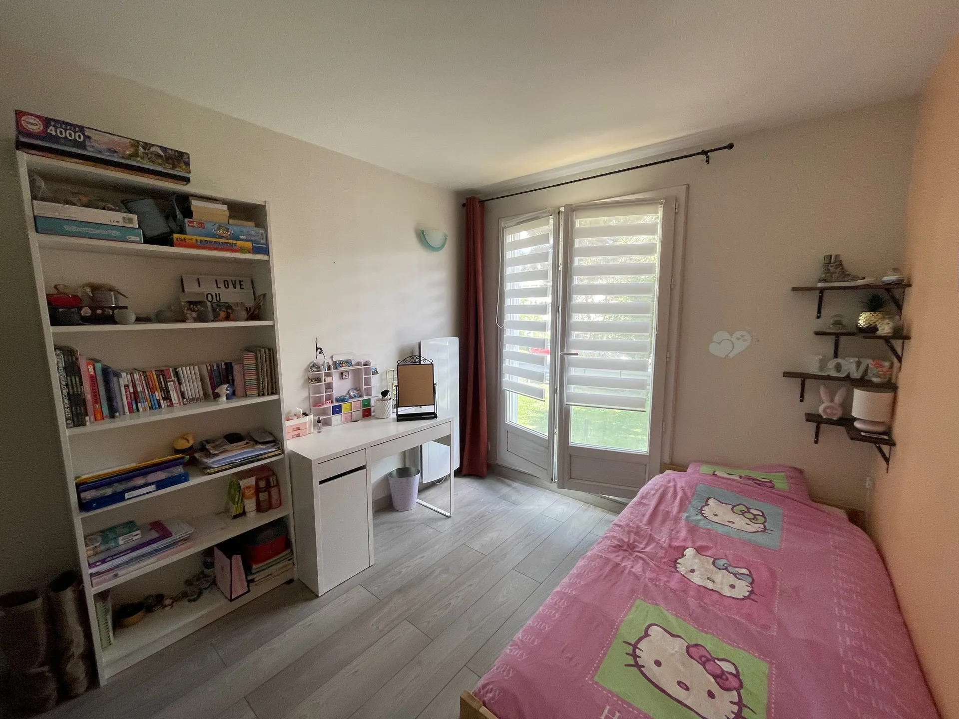 A vendre Croissy bel appartement rénové 3 chambres avec balcon et box à deux pas de la British school