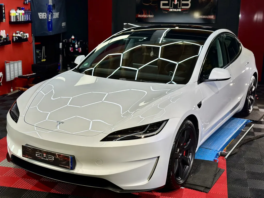 spécialiste du DETAILING sur Lyon Traitement céramique Tesla model 3 