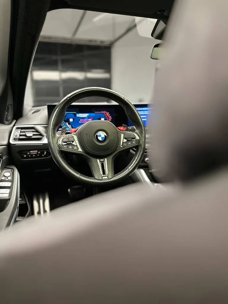 Lustrage brillance sur une BMW M3 Compétition à notre atelier au Mans (72)