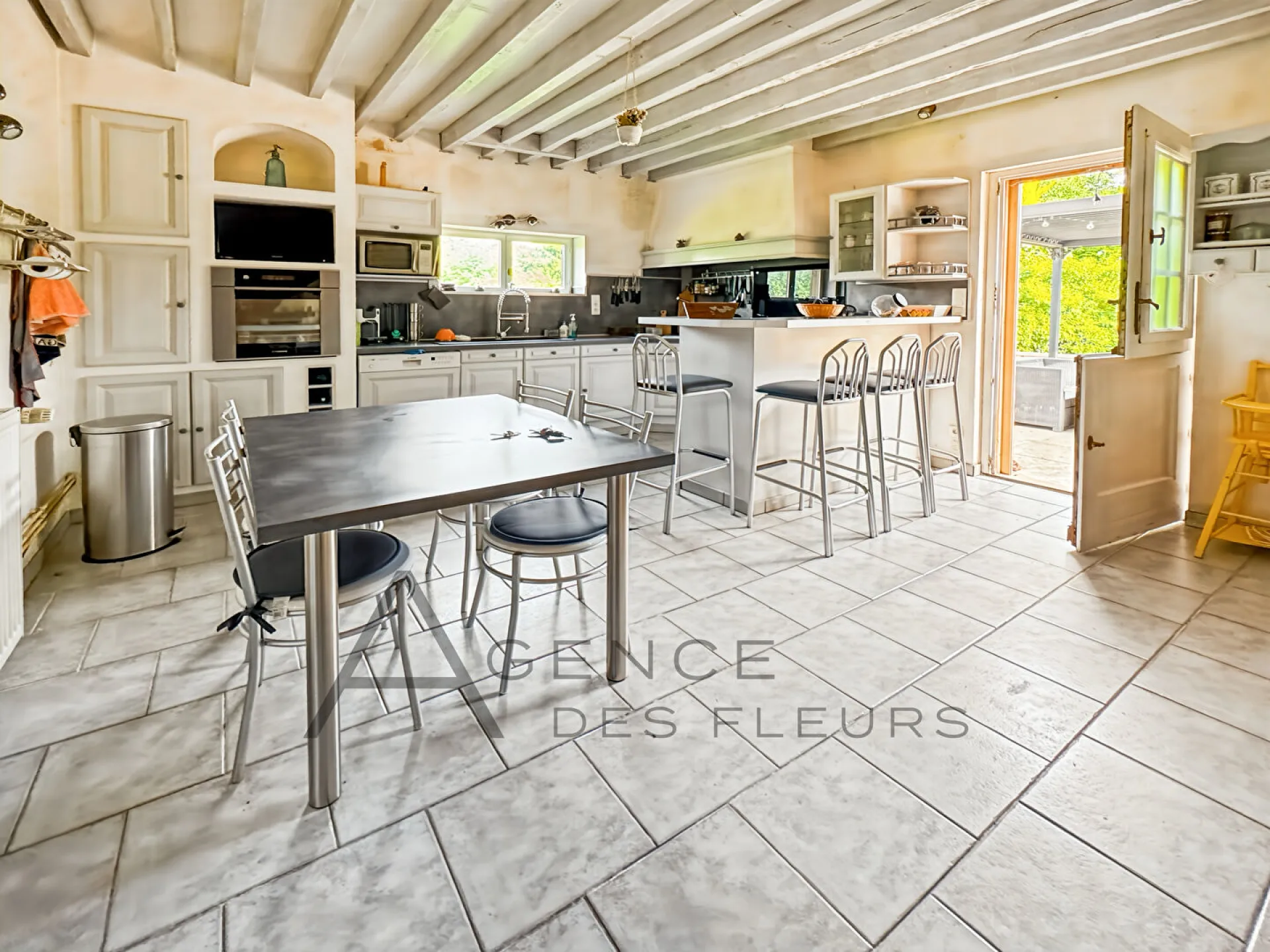 A vendre maison de 145 m² édifiée sur 2400 m² de terrain sur la commune de LE BEC THOMAS 27370