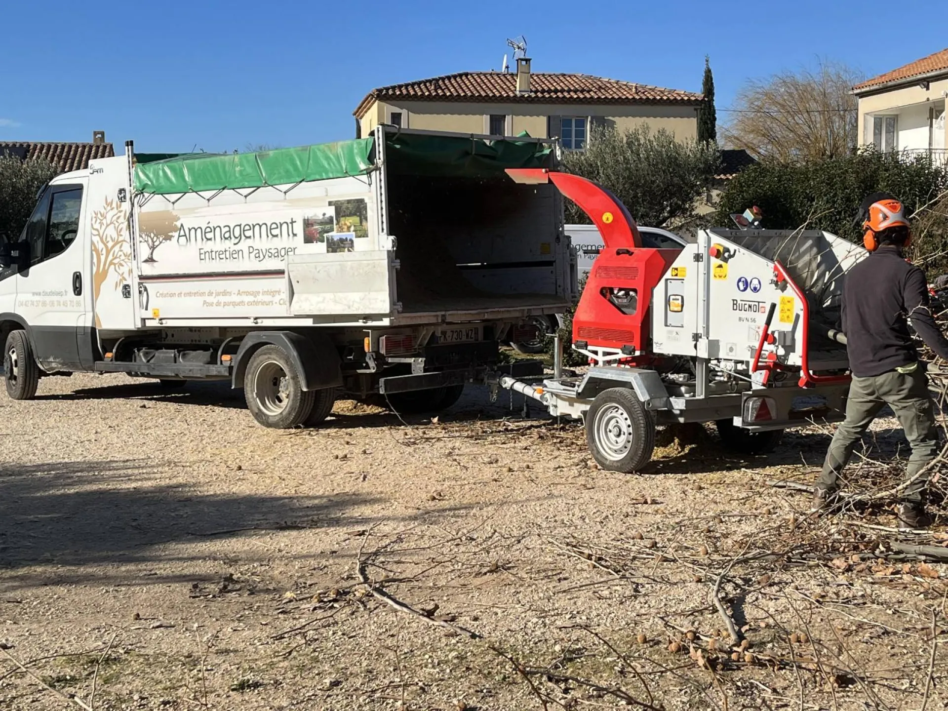 Broyage de branches apres taille de platanes Berre l Etang Broyage de branches apres taille de platanes Berre l Etang