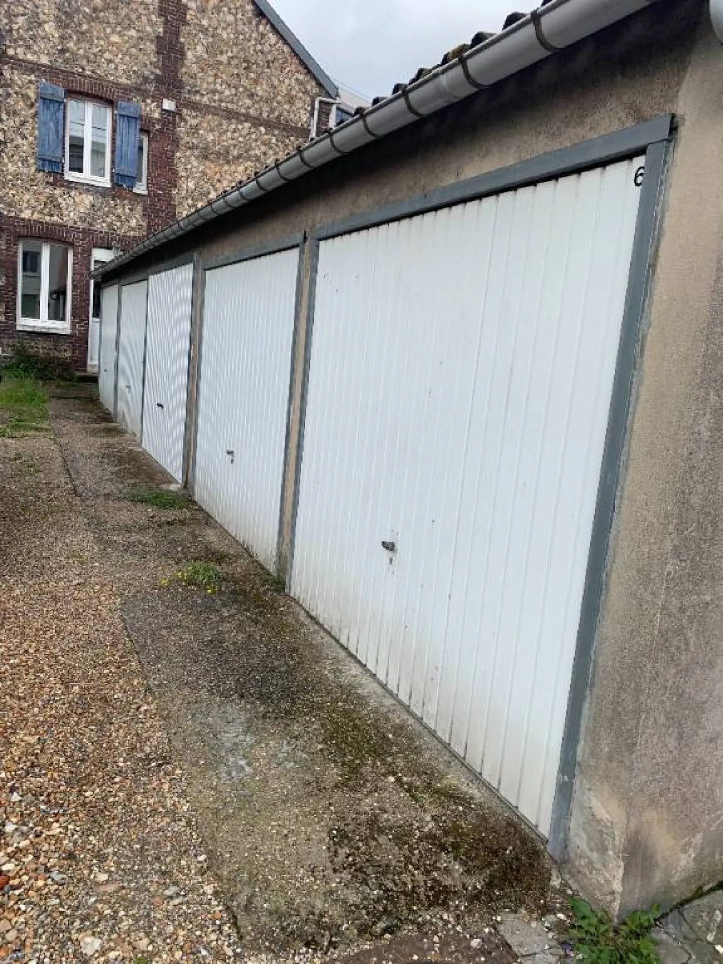 Parking / Box d'une superficie d'environ 15m²