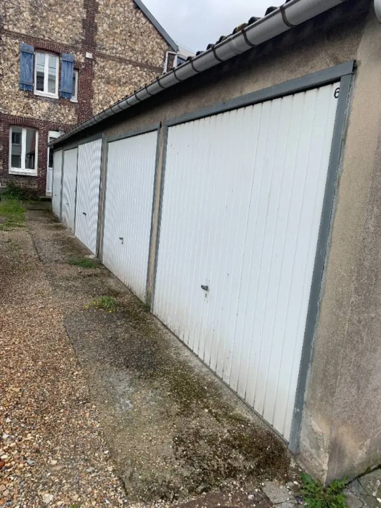 Parking / Box d'une superficie d'environ 15m²