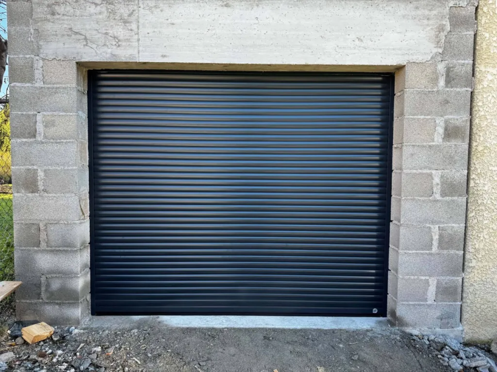 Installation de porte de garage enroulable  Installation de porte de garage enroulable