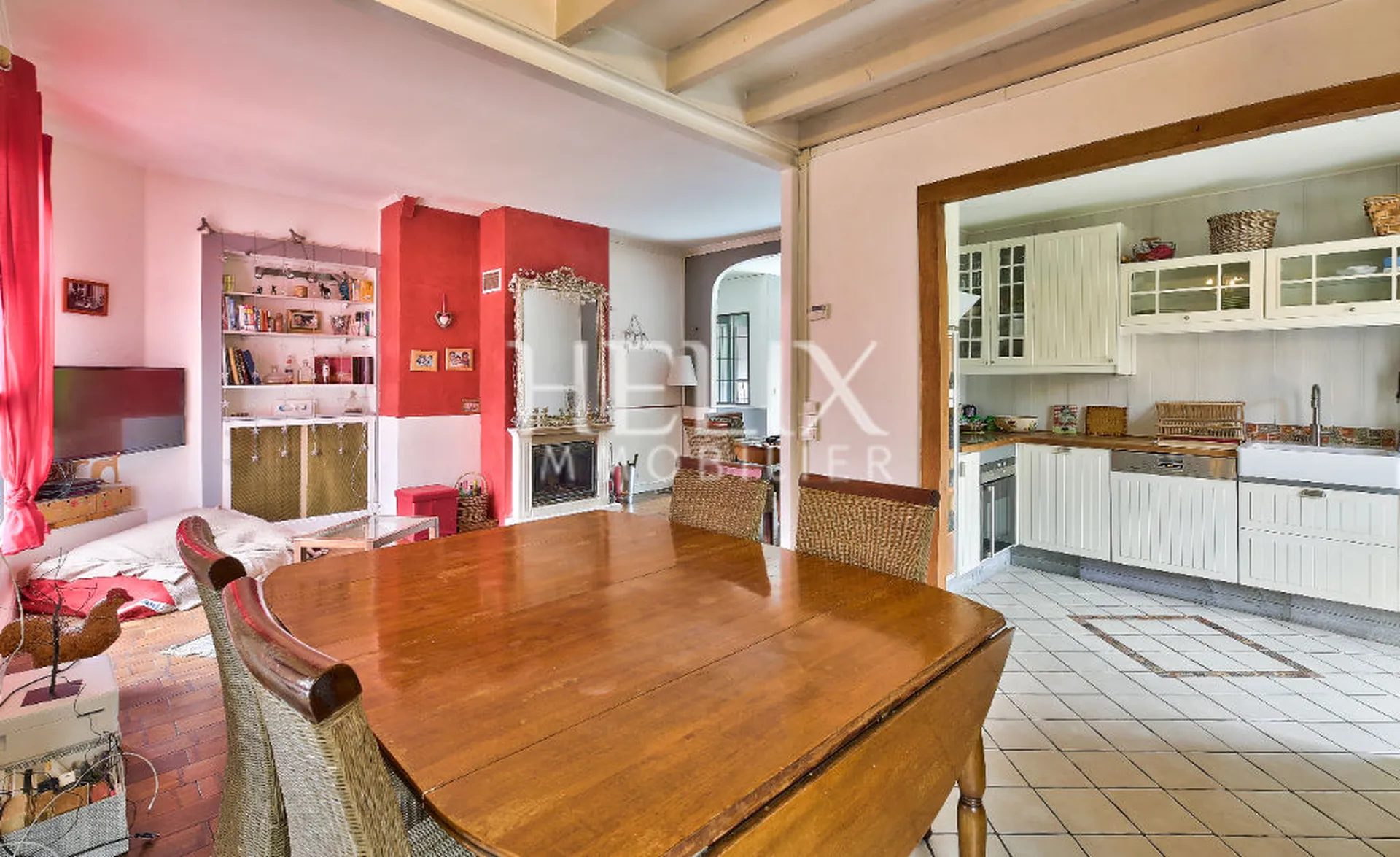 Maison 7 pièces 180 M² avec 4 chambres sur l'île de Migneaux avec une piscine proche de Poissy et de Villennes sur Seine dans un cadre de vie idyllique