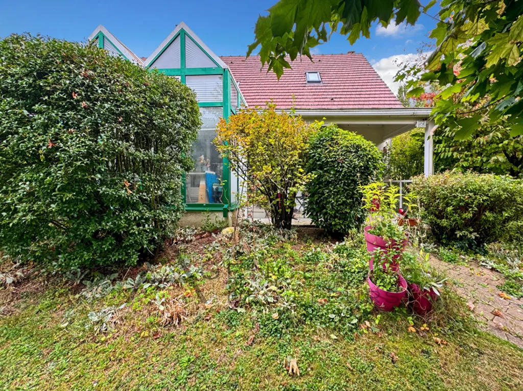 A vendre, maison familiale de 159 m2 sur un terrain de 1509 m2 située à Saint-Pierre-des-Fleurs