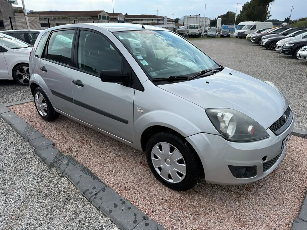 FORD FIESTA 1.4 TDCI 70CV 1er main 
5 PORTES 