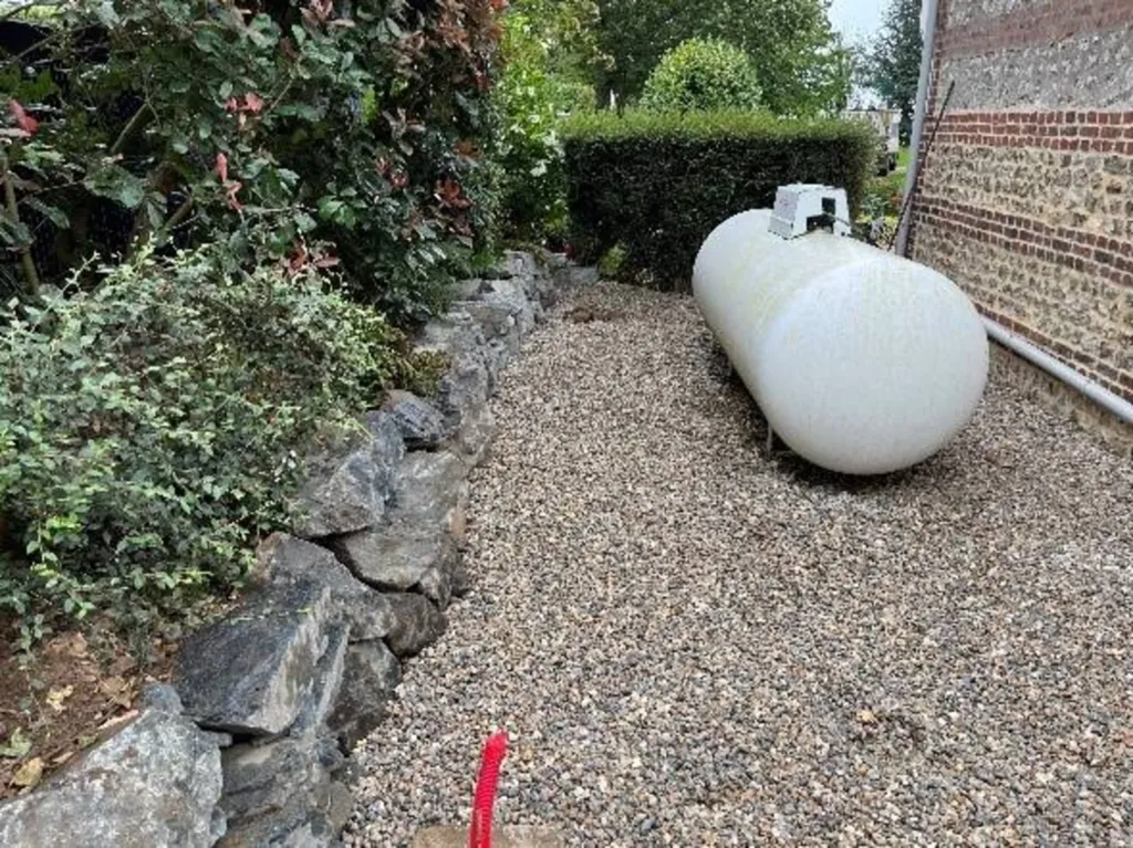 Aménagement d’un enrochement en pierre à gabion, ouverture dans talus pour passage et pose de portillon plus clôture sur Fécamp 76