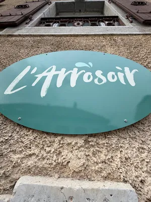 Création et pose d’une enseigne publicitaire pour l’entreprise L'Arrosoir à Noiraigue (Val-de-Travers)