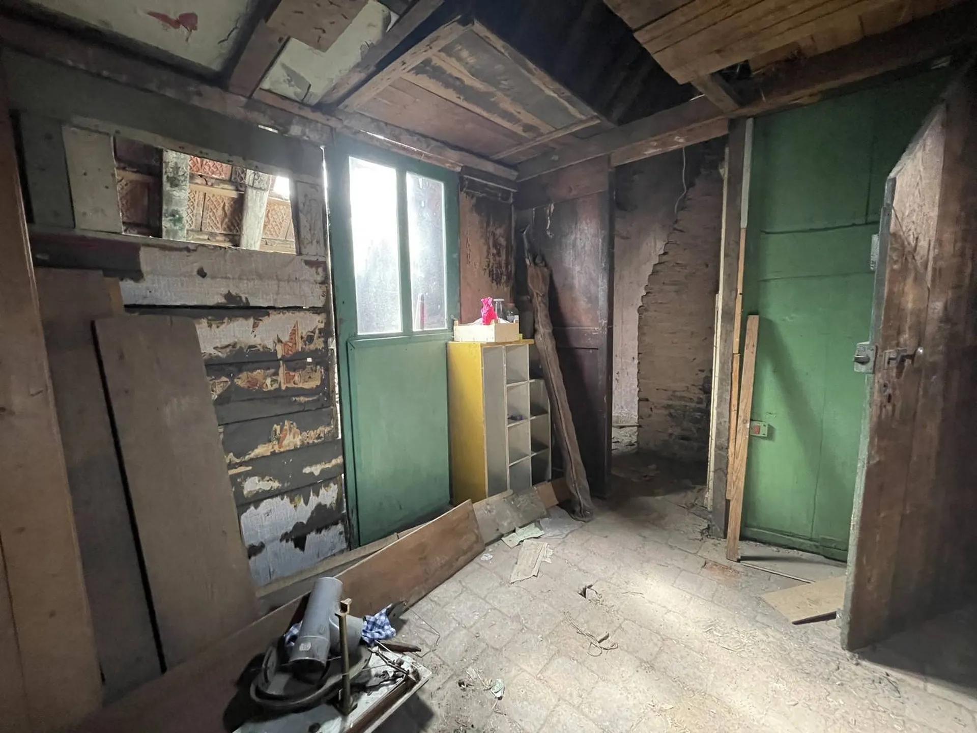 VENDU Maison de pêcheur en pierre et silex, mitoyenne et à rénover, d'environ 60m² sur 3 niveaux.  proche centre ville de Dieppe