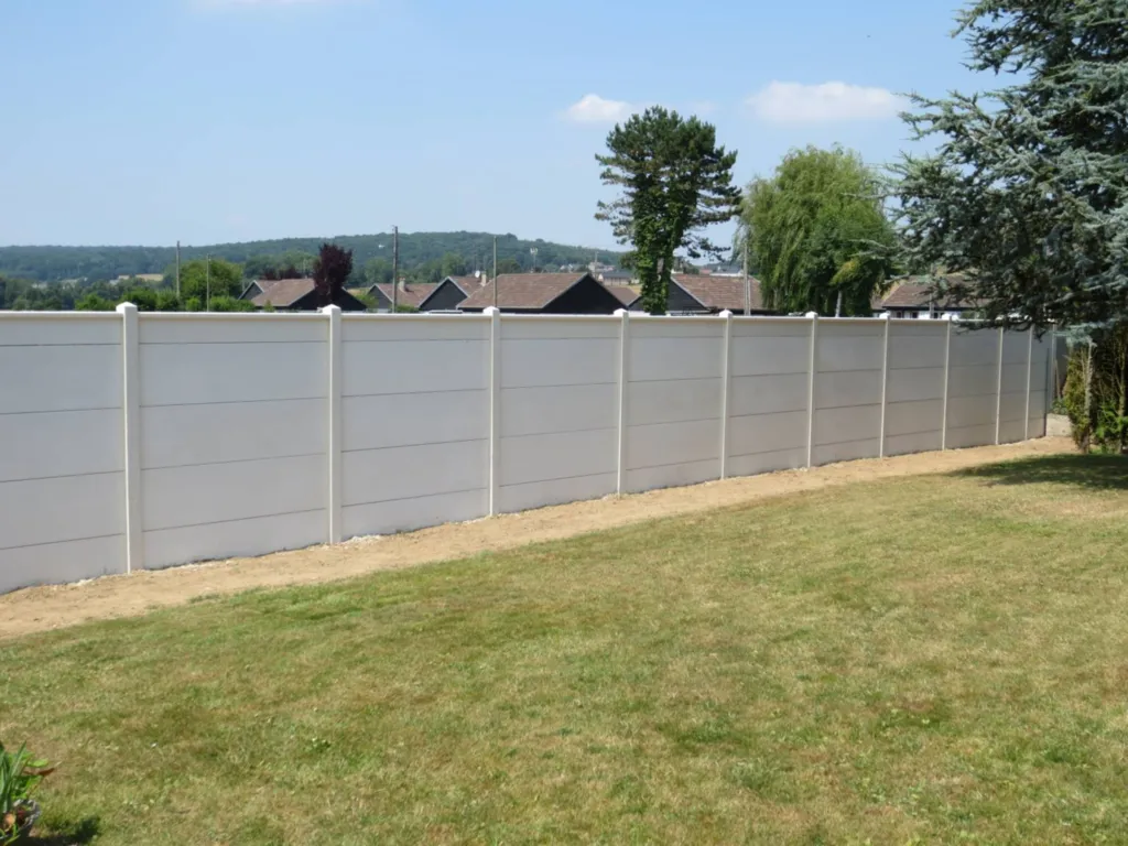 Délimitation de terrain en plaques béton de couleur dans l'Eure 27