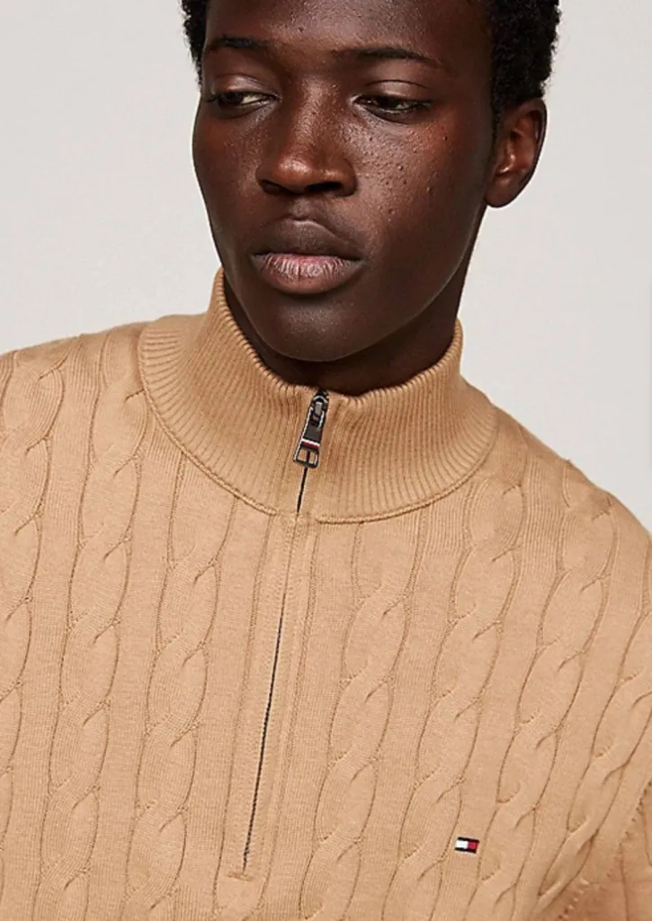 Pull Zippé en Maille Torsadée Tommy Hilfiger safari canvas disponible chez Urban Chic à Dieppe