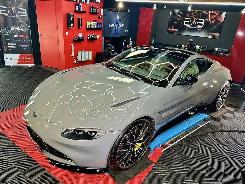 Protection Film PPF et traitement céramique carrosserie Aston Martin Vantage 