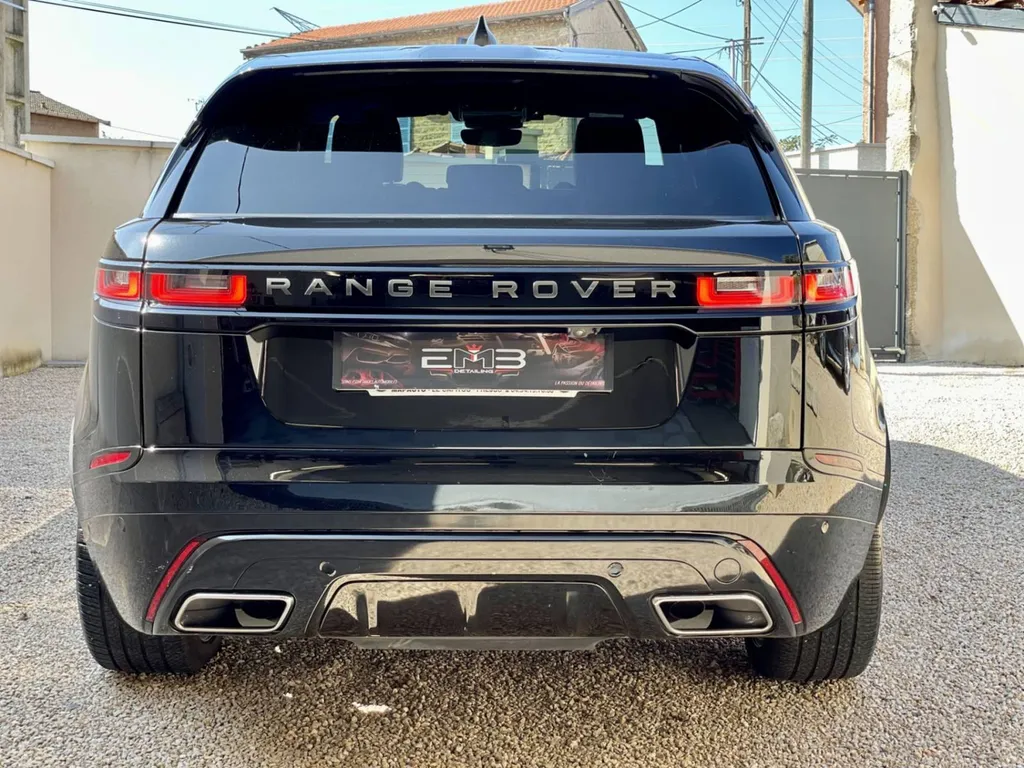 Récupération de la carrosserie d'un Range Rover Velar près de Mornant dans le Rhône