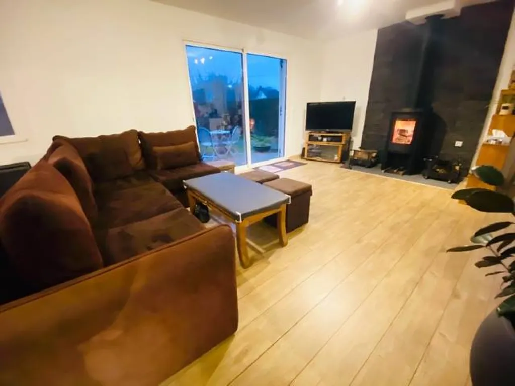 A acheter très beau pavillon de 130m² sur 865m² de terrain cloas avec garage sur la commune de SAINT OUEN DU TILLEUL 27670