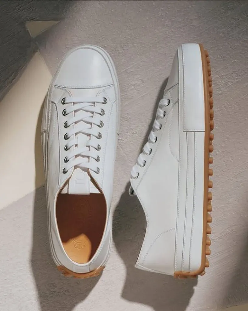 La nouvelle collection Tod's pour hommes printemps-été 2026 des images d'élégance à l'italienne.