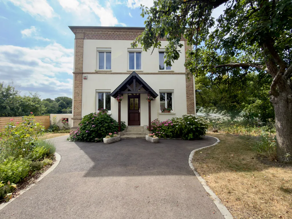 À vendre maison de 98 m² édifiée sur un terrain de 1 305 m²sur la commune de LA SAUSSAYE 27370