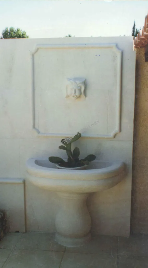 Fontaine jardinière murale en pierre d'Estaillades