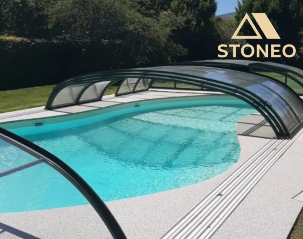 Votre terrasse, plage de piscine ou allée esthétique et facile à vivre avec la moquette de pierre STONEO à Monélimar, Allan ou Saint-Paul-Trois-Chateaux et partout dans le 26, 07 et 38