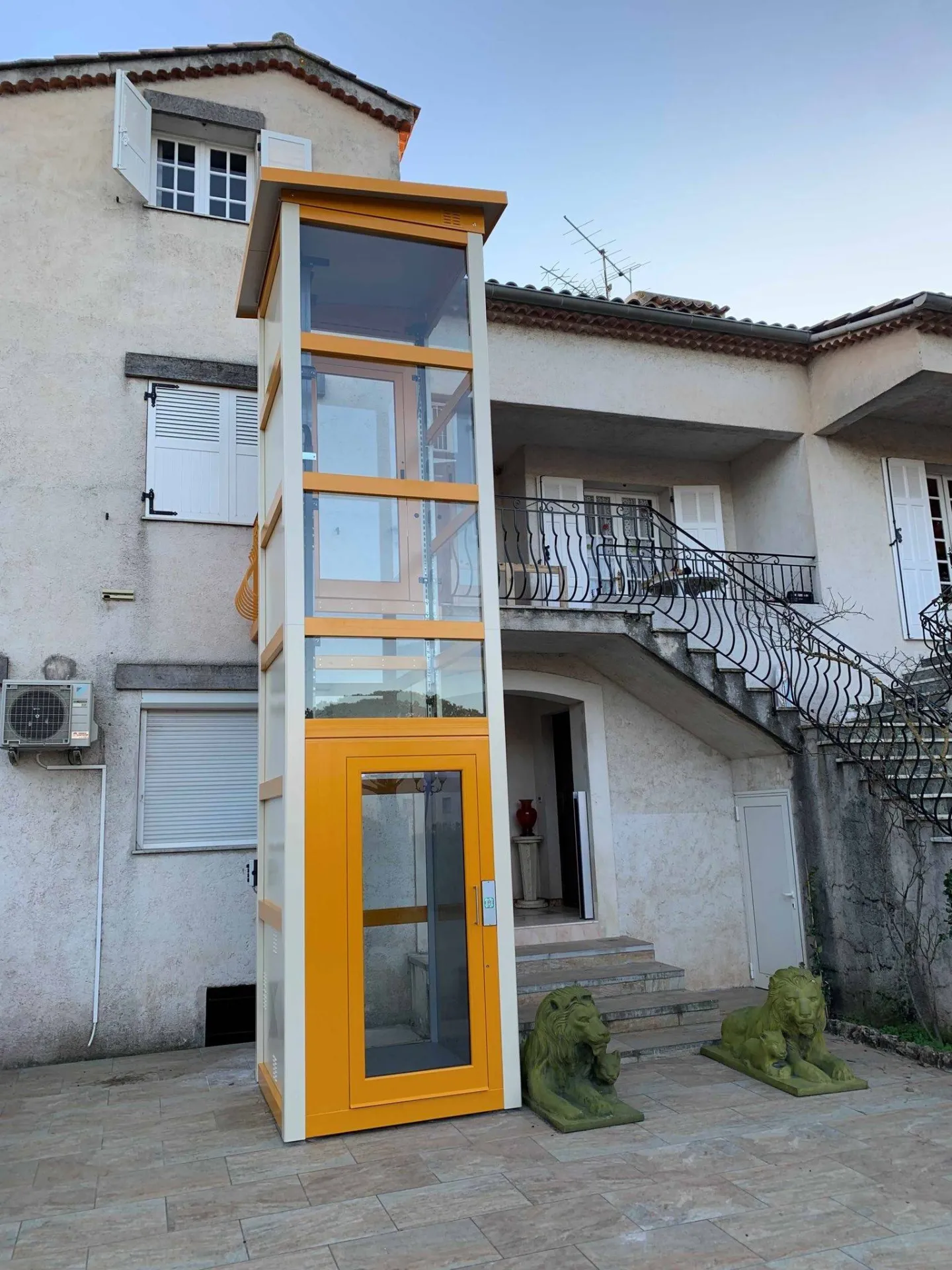 ascenseur VIMEC E10 à Fréjus près de Toulon ascenseur VIMEC E10 à Fréjus près de Toulon