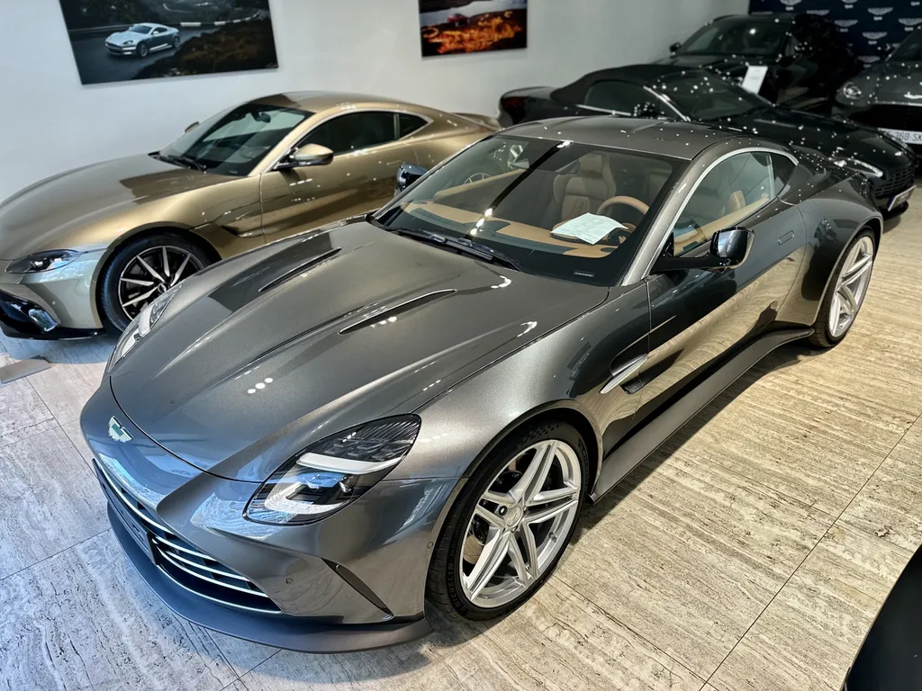 Traitement céramique Aston Martin Vantage DETAILING spécialiste voiture de sport sur Mornant 