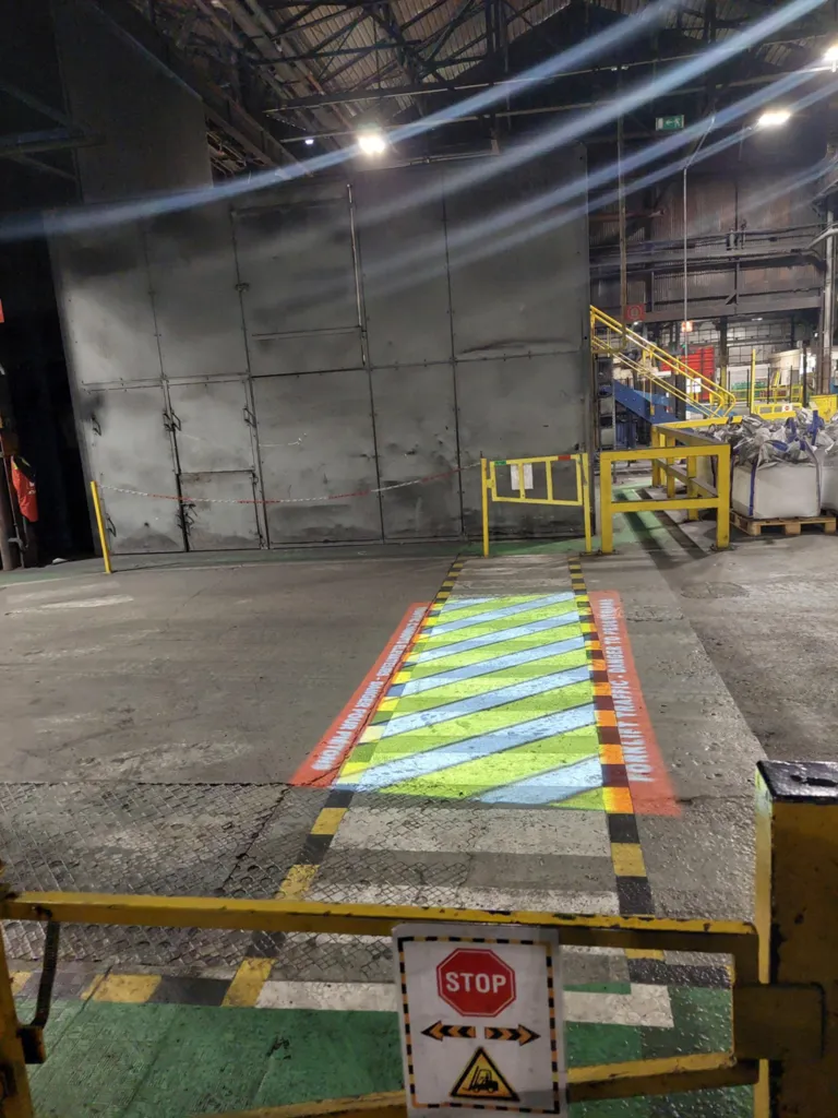 Installation de projecteurs lumineux pour passage piétons – Site industriel automobile au Mans