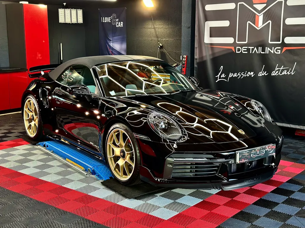 protection PPF automobile Lyon traitement céramique carosserie Porsche 992 Turbo S cabriolet 