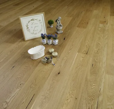 Découvrez notre sélection de parquet contrecollé chêne vernis mat dans notre showroom spécialisé à Franqueville-Saint-Pierre, près de Rouen.