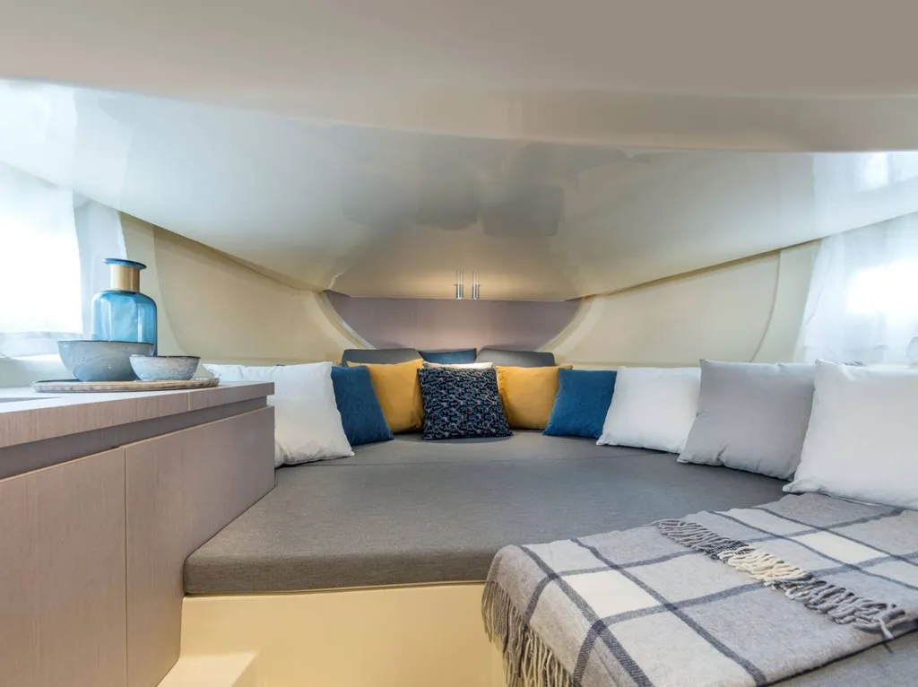 Acheter un bateau neuf de plus de 8 M avec un moteur hors bord en Normandie 