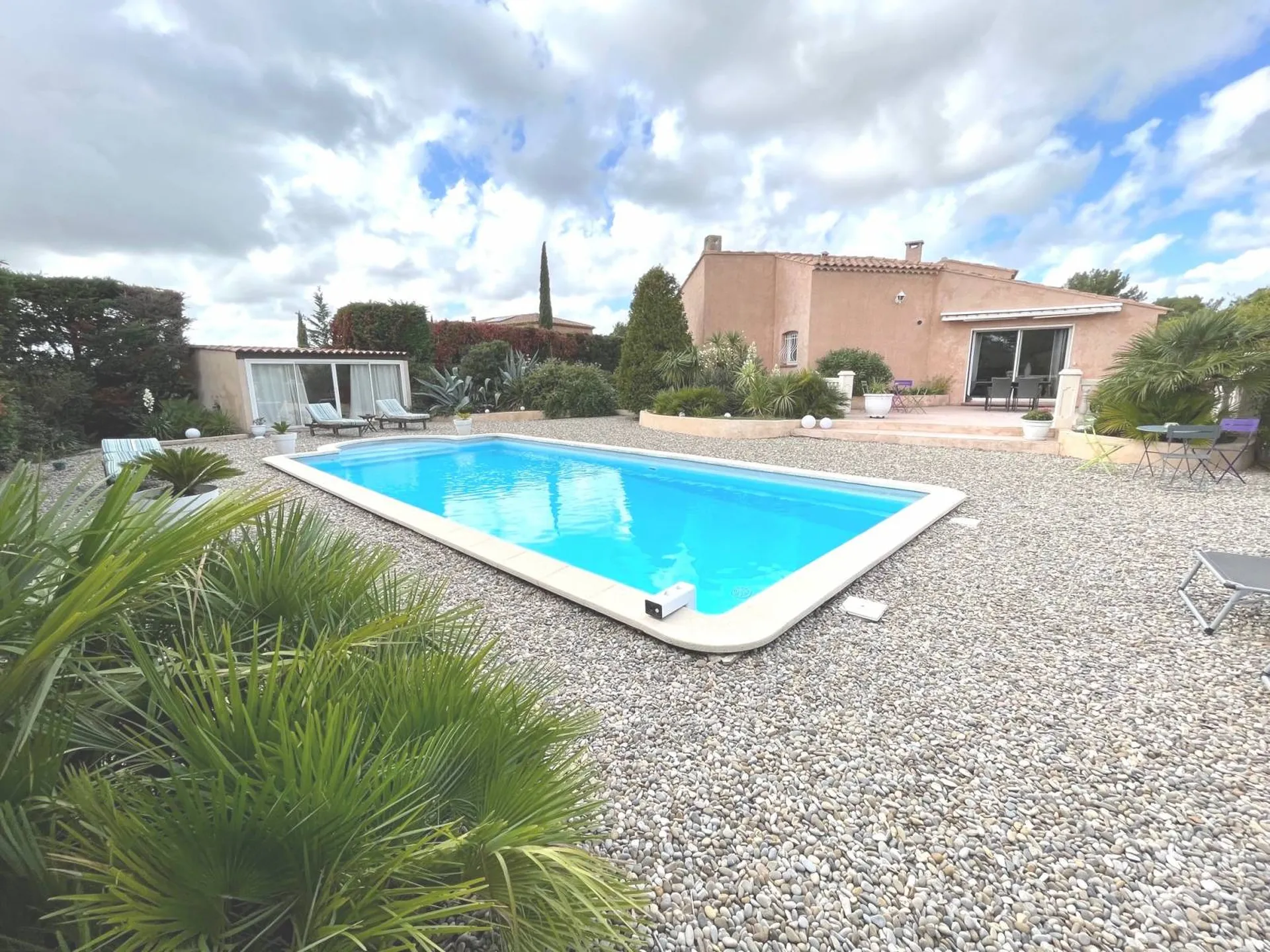 carnoux vente villa terrasse, piscine, cheminée, de plain pied