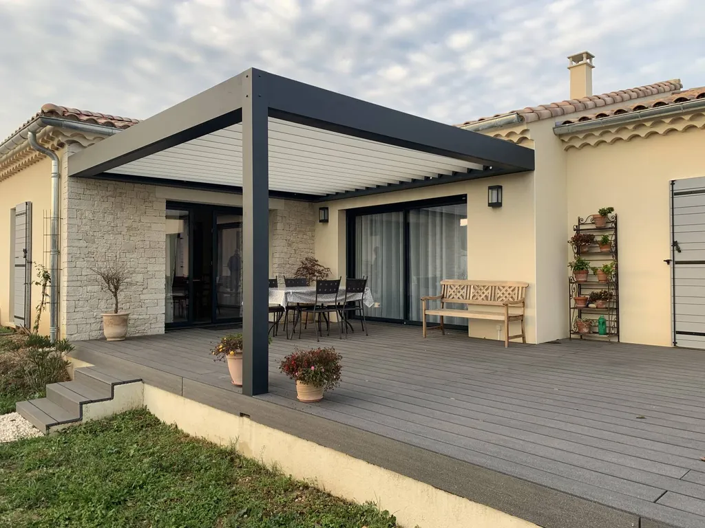 Installation d’une pergola bioclimatique sur mesure près de Montpellier sur la commune des Matelles