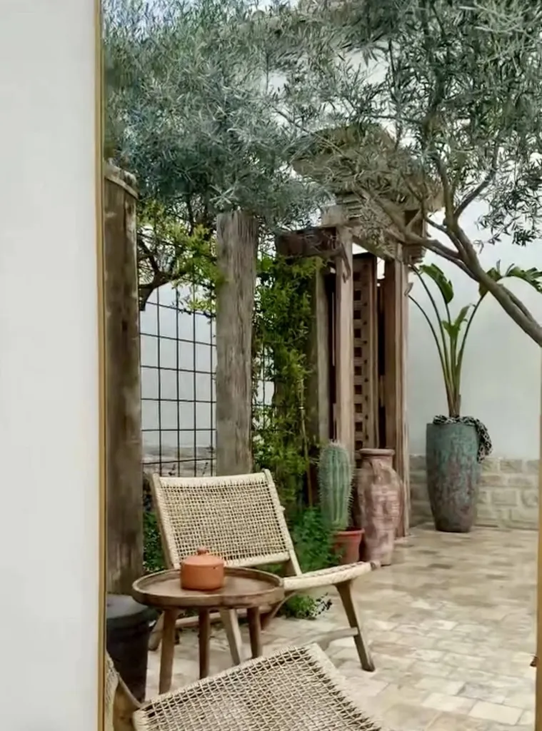 TERRASSE EN PAVES TRAVERTIN BEIGE RUSTIC 15X15X3CM