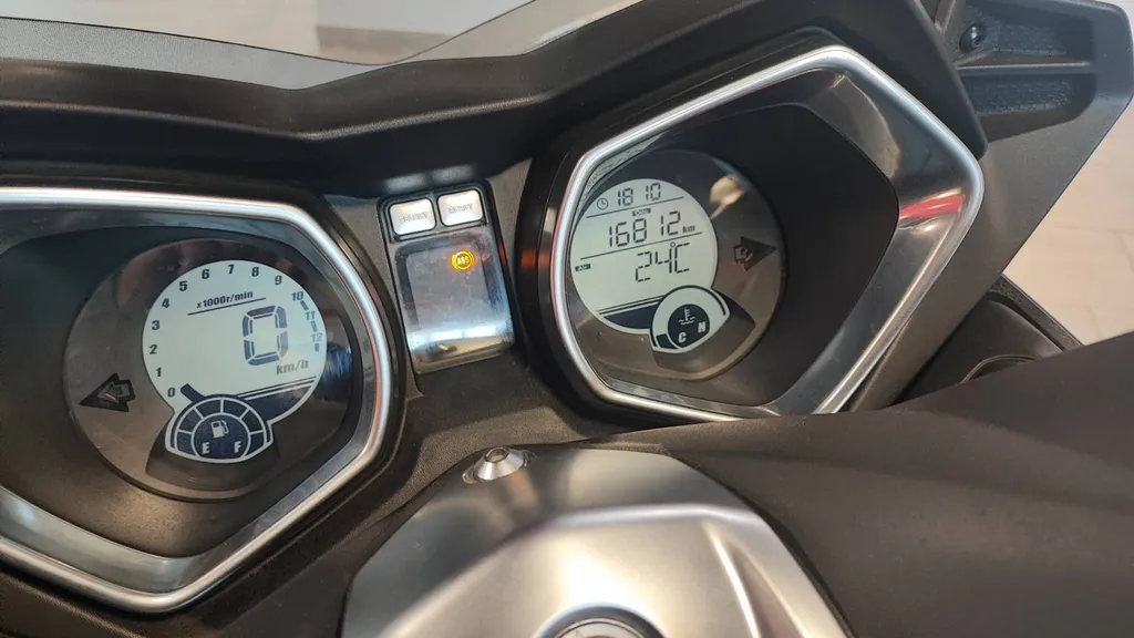 YAMAHA X-MAX du 04/2016 avec 17000 km.