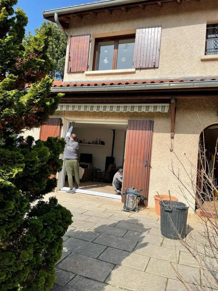 Motorisation de volets roulants dans une maison à Bron