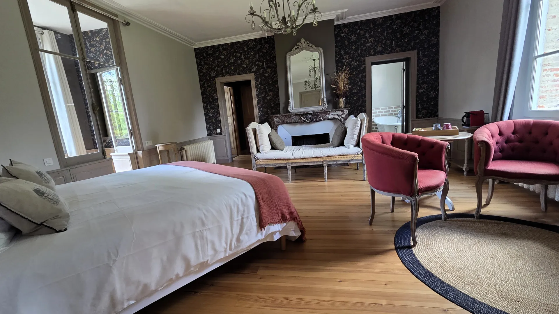 Demeure du XVIIIéme siècle exploitée en maison d'hôtes conviviale.