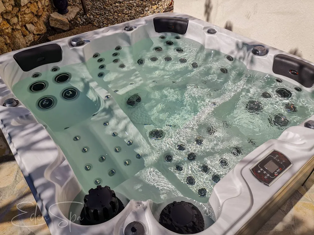 spa canadien haut de gamme 5 places les pennes-mirabeau