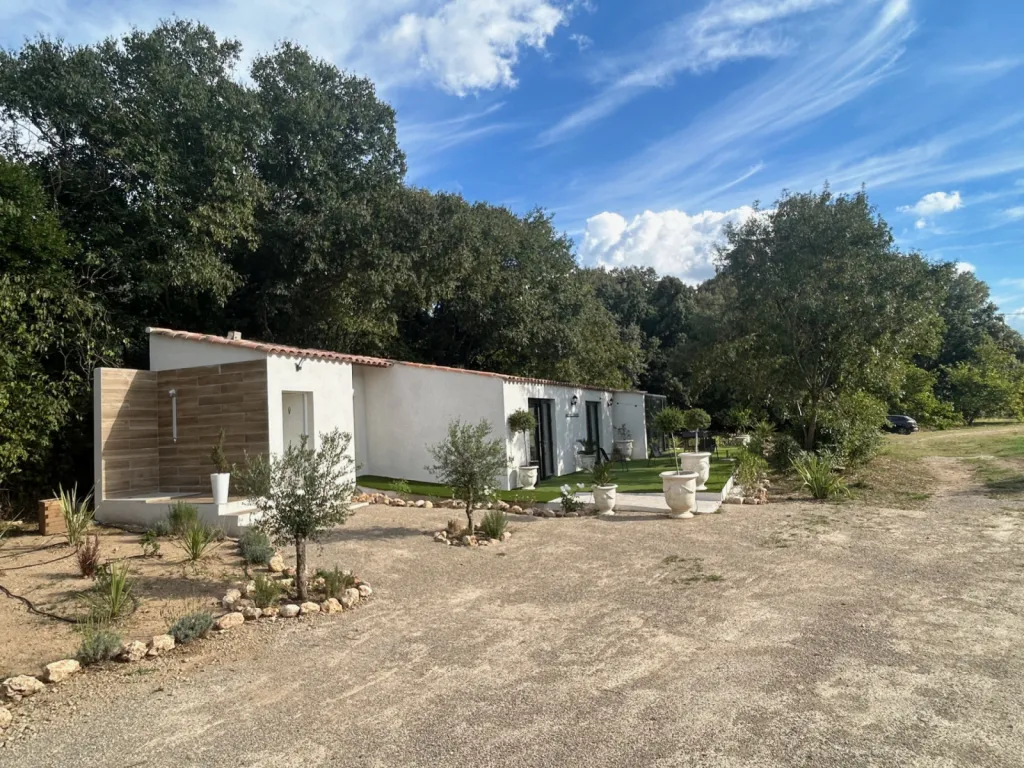 salle de reception et son extension sanitaires