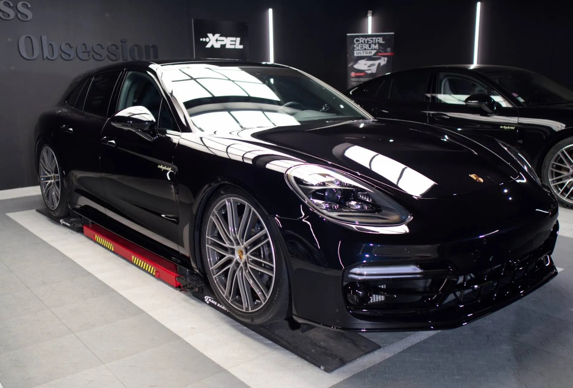 Porsche Panamera Sport Tourismo traitement céramique longue durée et polissage de la carrosserie