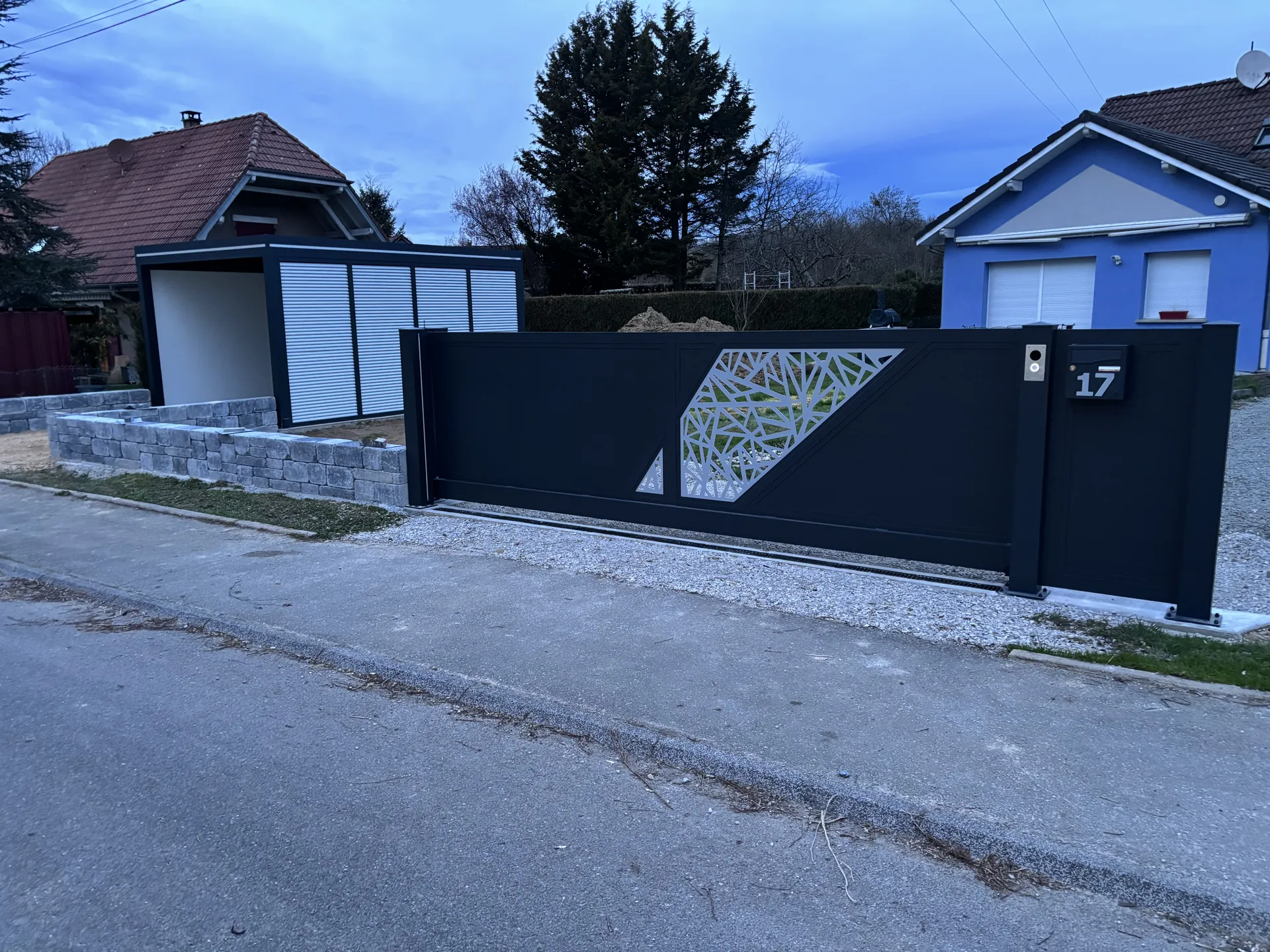 Installation de portail alu sur mesure à Belfort et sa région , la sécurité et la durabilité