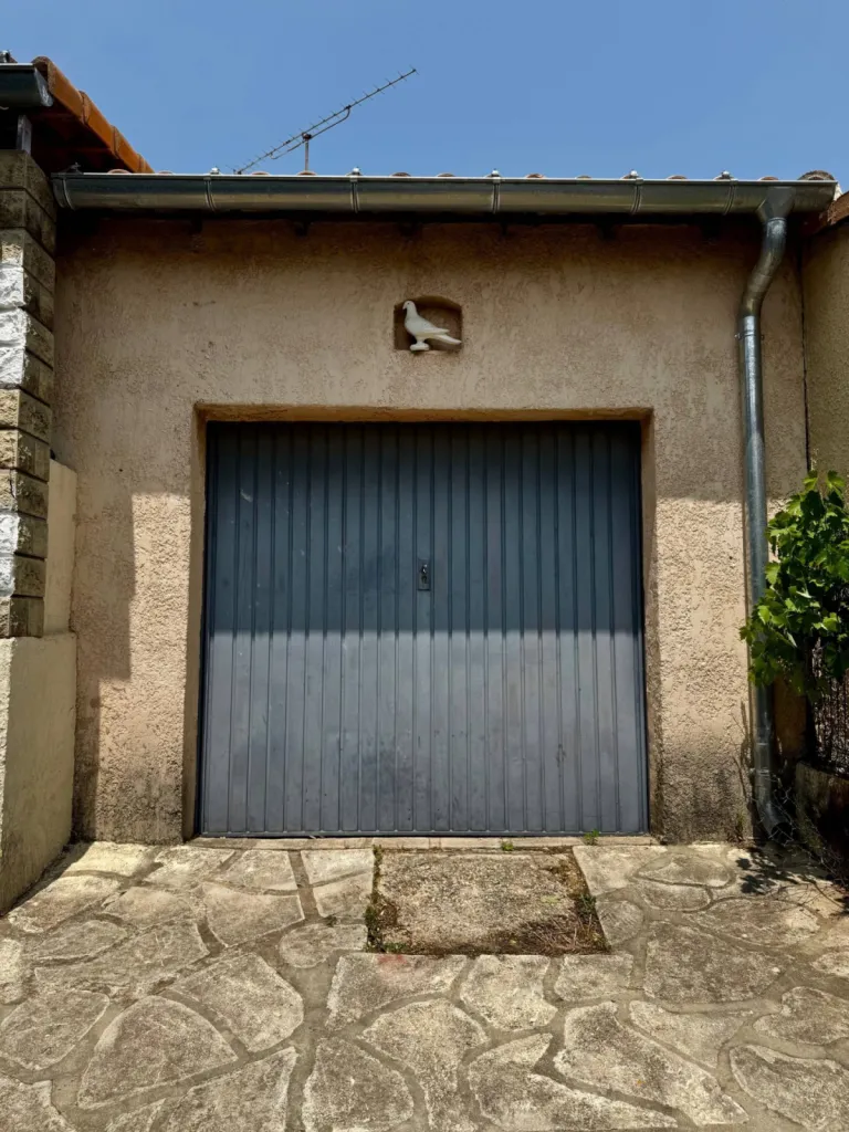 Avant la nouvelle porte de garage basculante