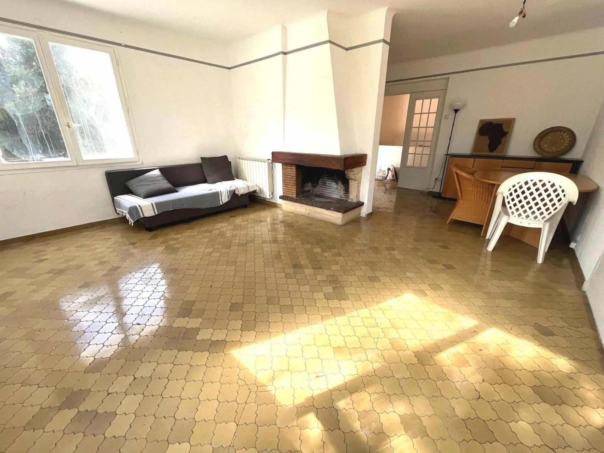 Villa à rénover sur deux niveaux Carnoux en Provence 6 chambres et grand garage