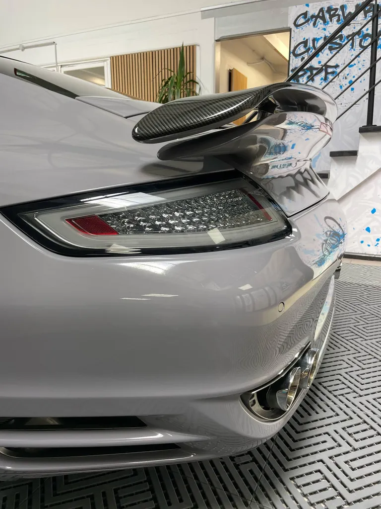 Covering gris nardo sur une Porsche 997 turbo Blanche d'origine